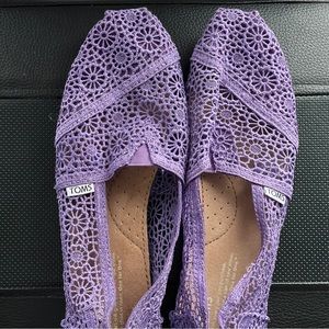 Adorable Lavender Lace Tom’s 8.5W